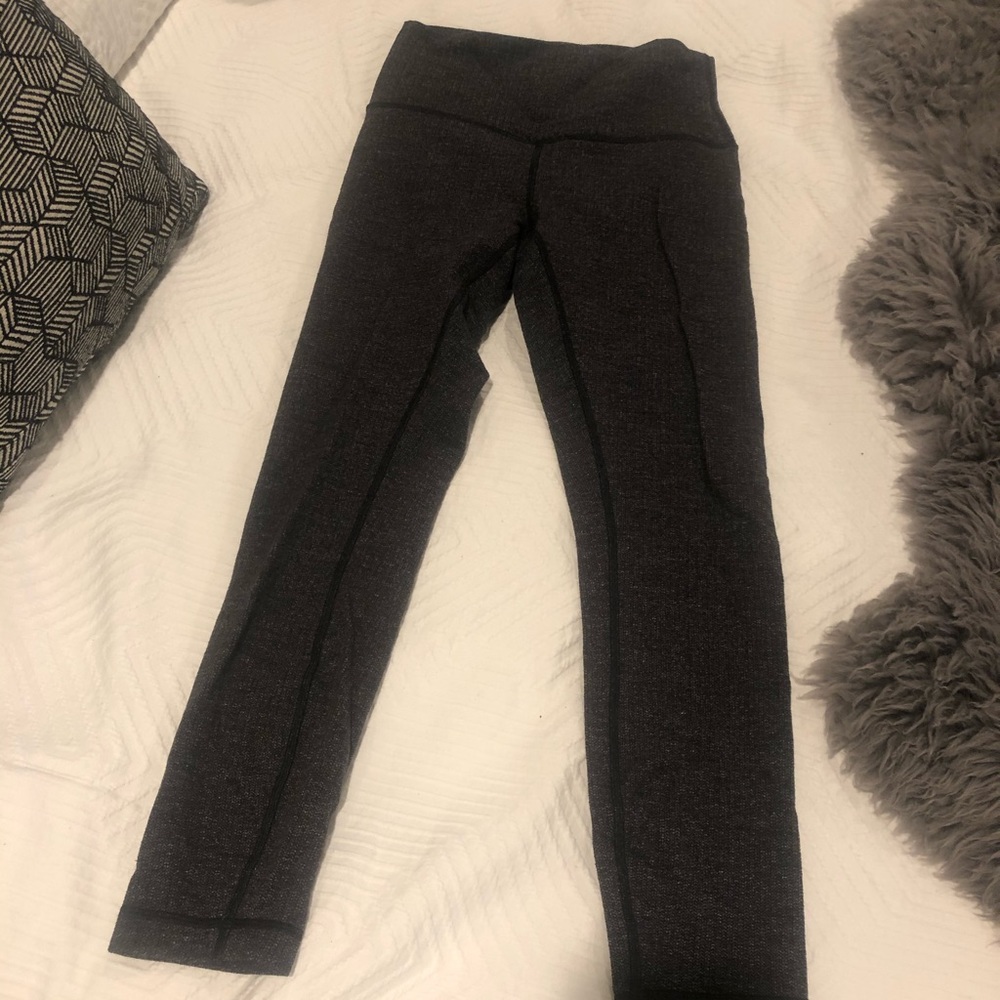 EUC Gray Lululemon Leggings Sz 6